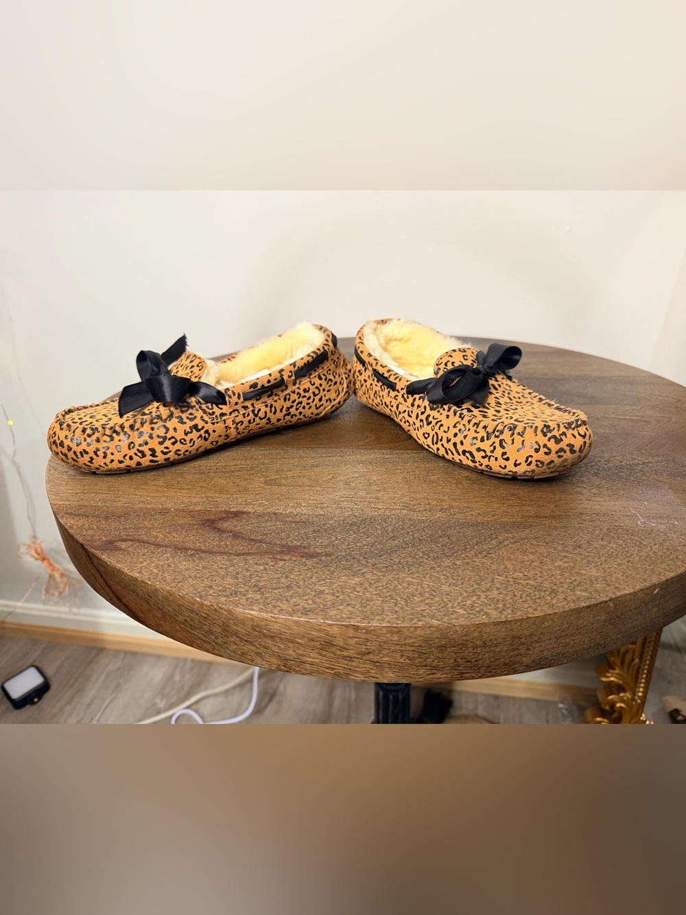 UGG Leopard Print Slip-On Shoes in Tan and Brown Size 8 - Picture 6 of 6